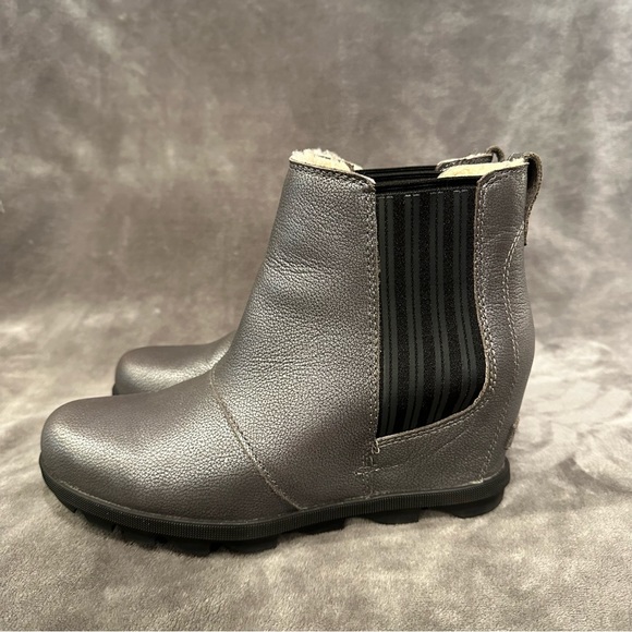 Limited Edition Sorel Metallic Silver Shearling Joan of Arctic Chelsea Boot 9.5 - Picture 2 of 7